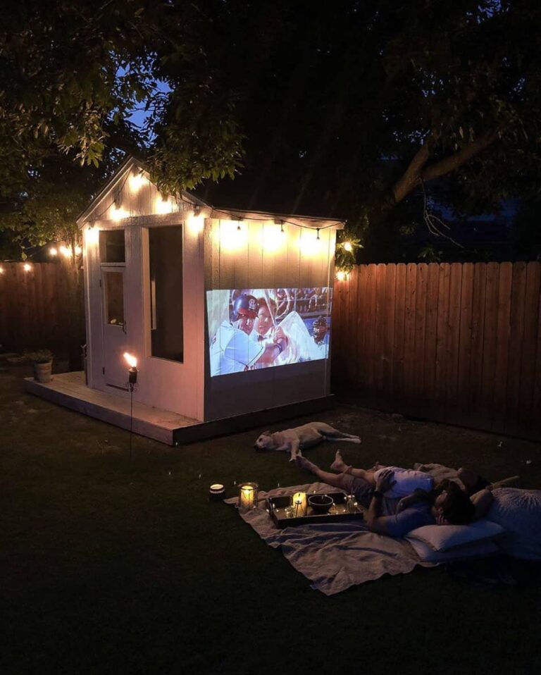 26 Exciting Backyard or Garden DIY Outdoor Movie Screen Ideas