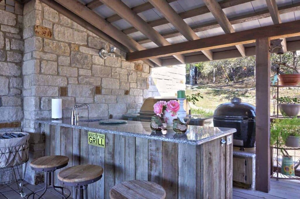 22-innovative-farmhouse-style-outdoor-kitchens-that-will-mesmerize-you